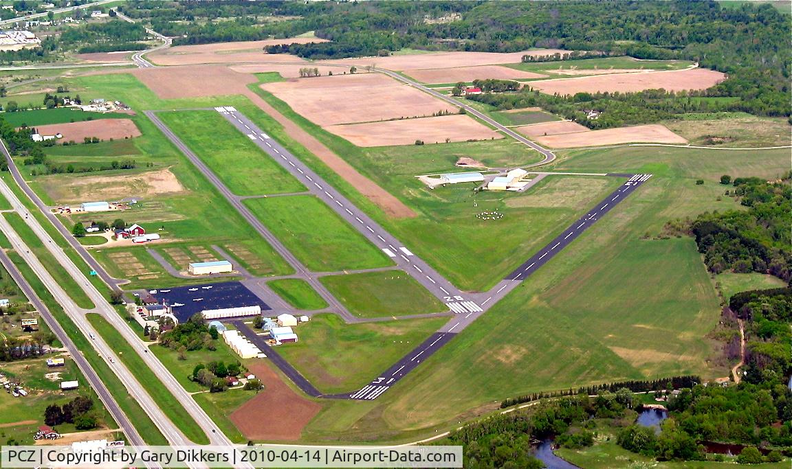 Waupaca Municipal Airport (PCZ) - Waupaca Muni from the southeast looking northwest