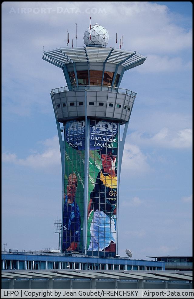 Paris Orly Airport, Orly (near Paris) France (LFPO) - une déco qui date de la Coupe du monde 98....!!!