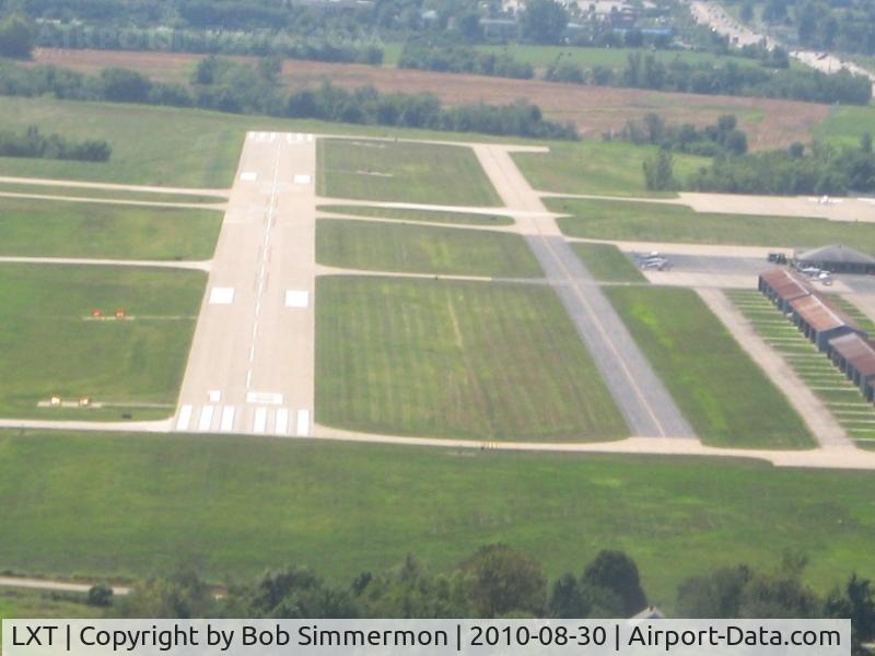 Lee's Summit Municipal Airport (LXT) - Final for 18