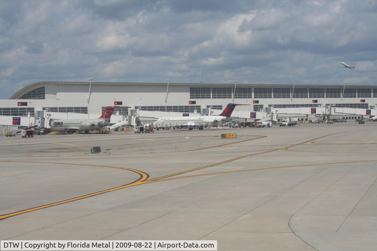 Detroit Metropolitan Wayne County Airport (DTW) - Mac Terminal