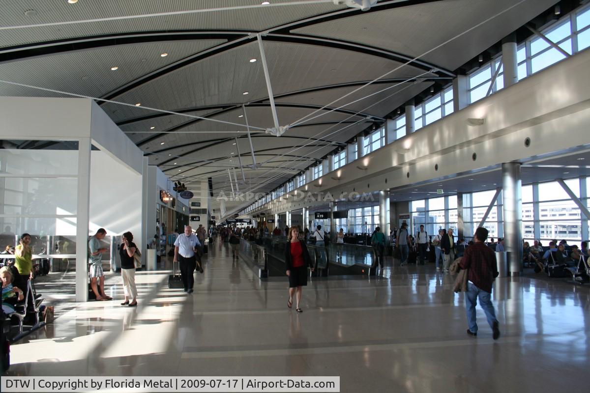 Detroit Metropolitan Wayne County Airport (DTW) - Mac Terminal
