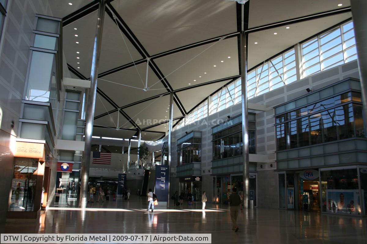 Detroit Metropolitan Wayne County Airport (DTW) - Mac Terminal