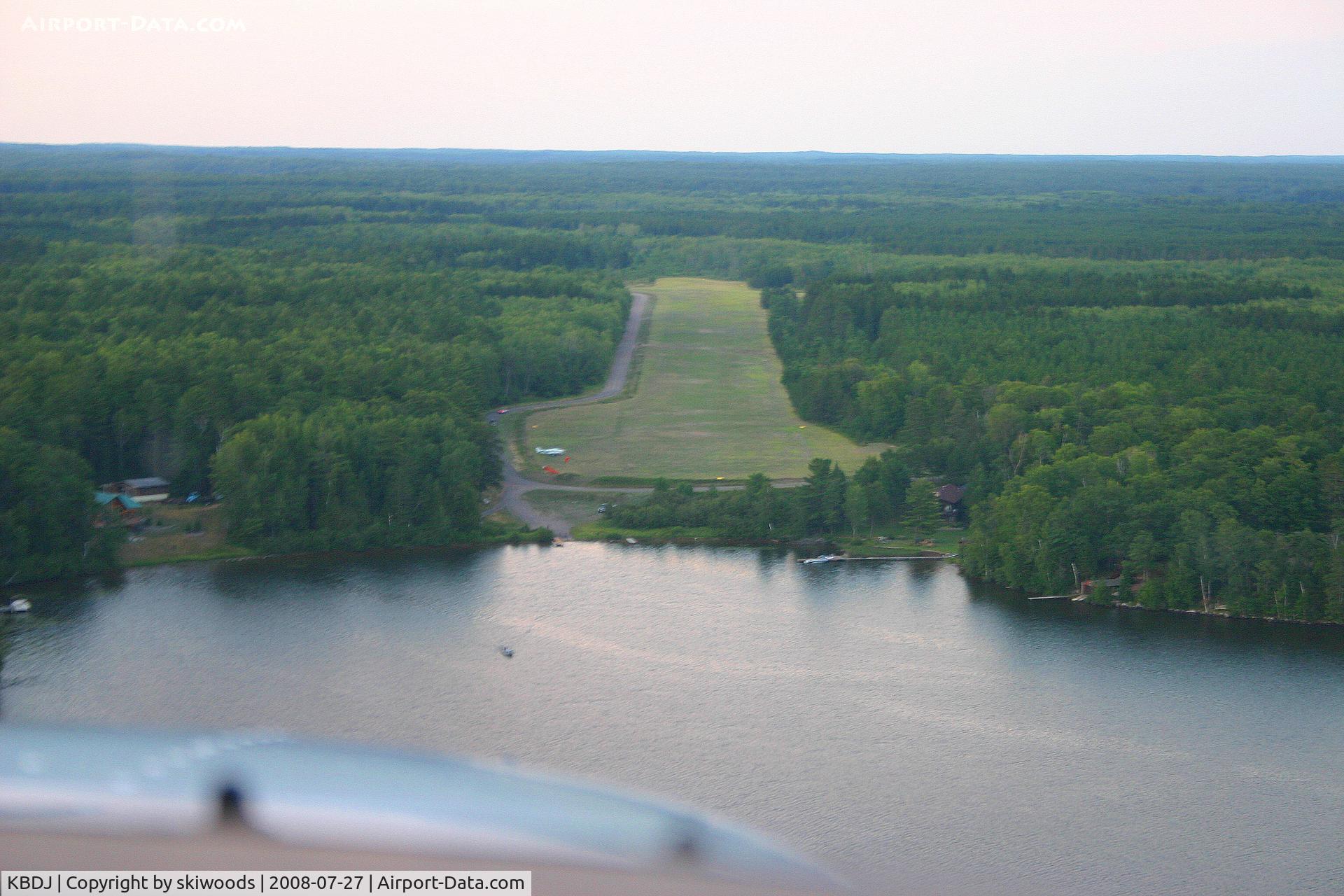 Boulder Junction Payzer Airport, Final for Runway 5 over Boulder Lake at KBDJ
