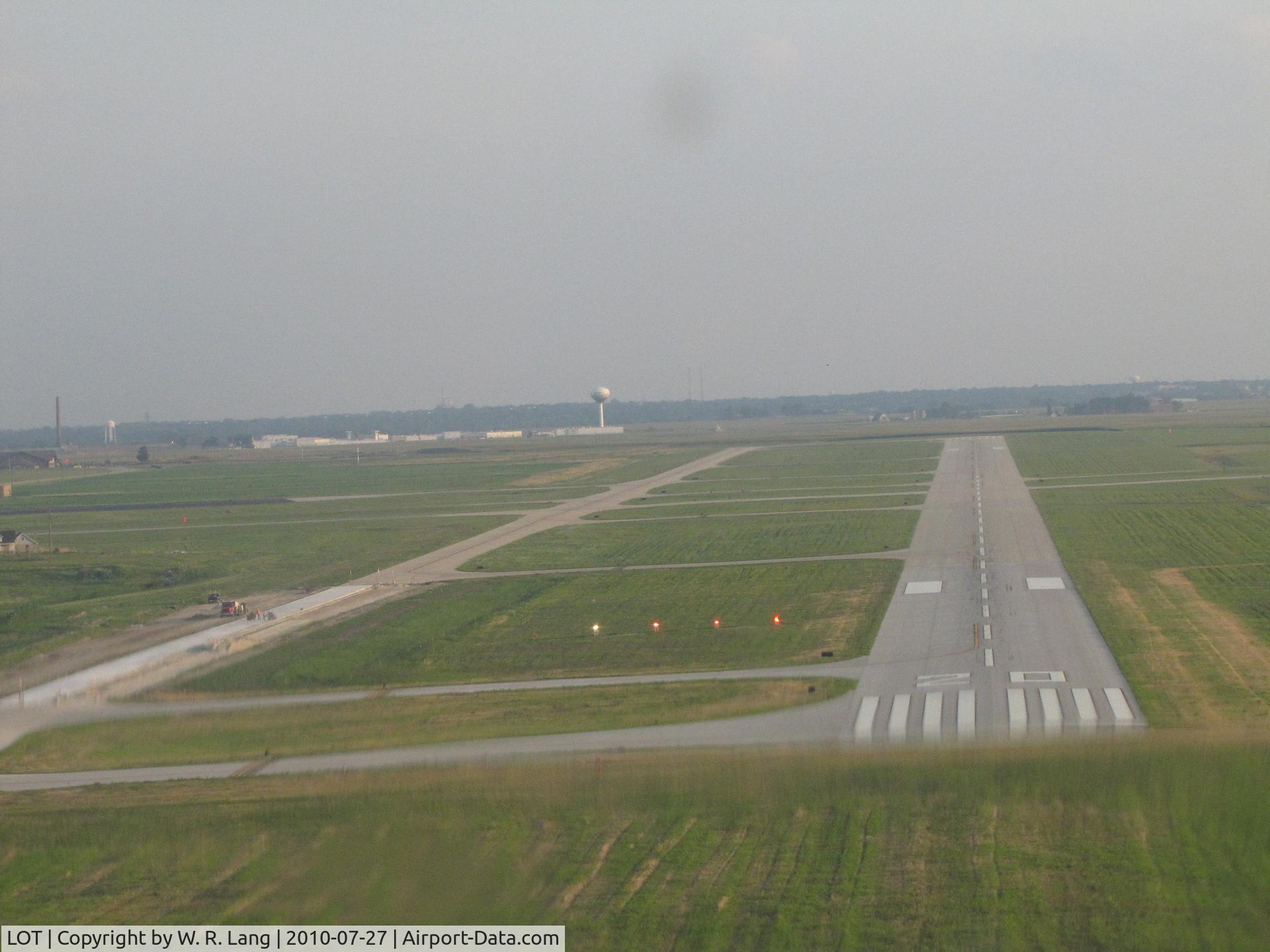 Lewis University Airport (LOT) - Landing on Runway 20 at KLOT 