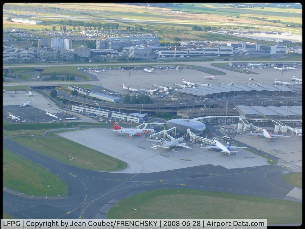 Paris Charles de Gaulle Airport (Roissy Airport), Paris France (LFPG) - au take off