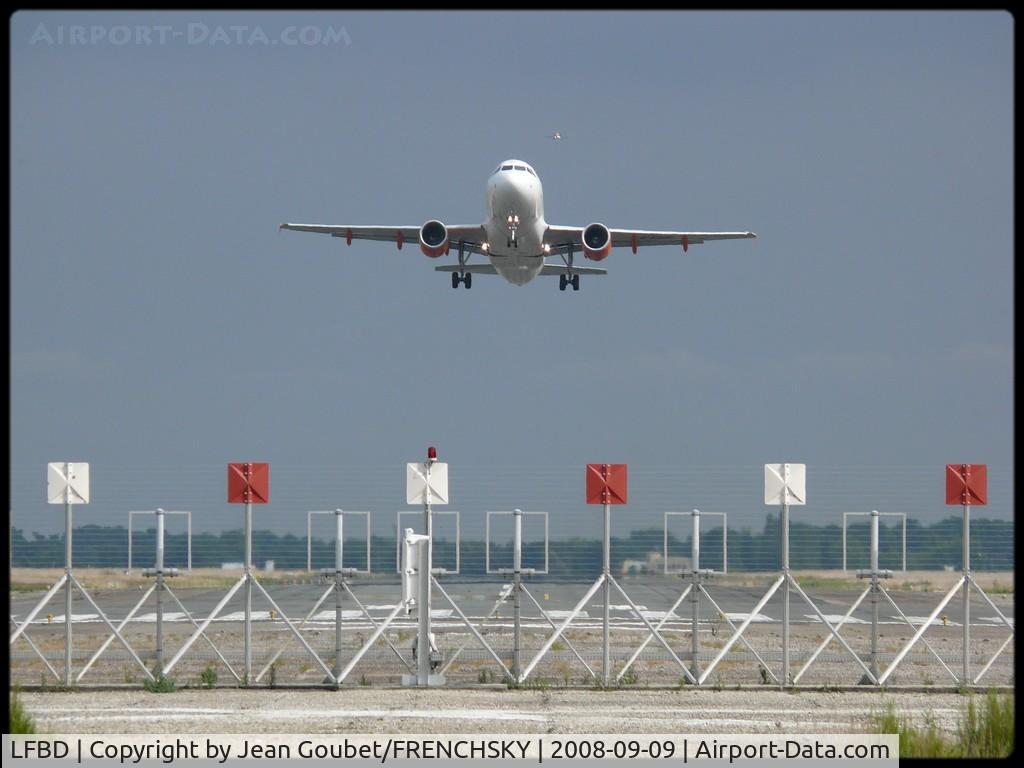 Bordeaux Airport, Merignac Airport France (LFBD) - take off 29