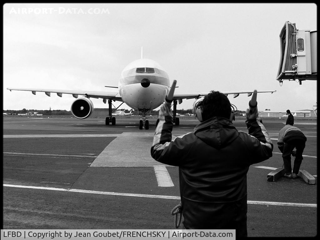 Bordeaux Airport, Merignac Airport France (LFBD) - arrivée de l'A300 d'Air Afrique.