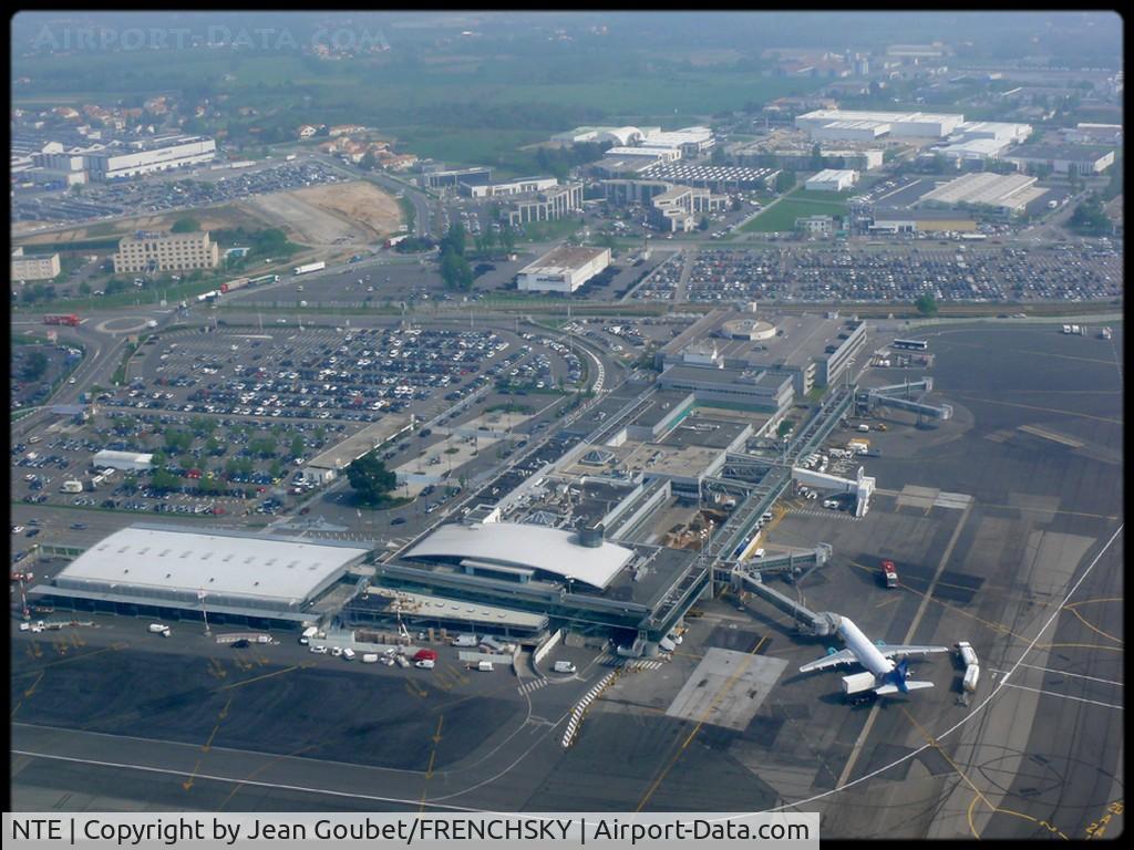 Nantes Atlantique Airport (formerly Aéroport Château Bougon), Nantes France (NTE) - au take off