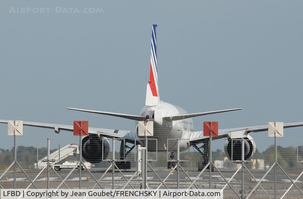 Bordeaux Airport, Merignac Airport France (LFBD) - piste11