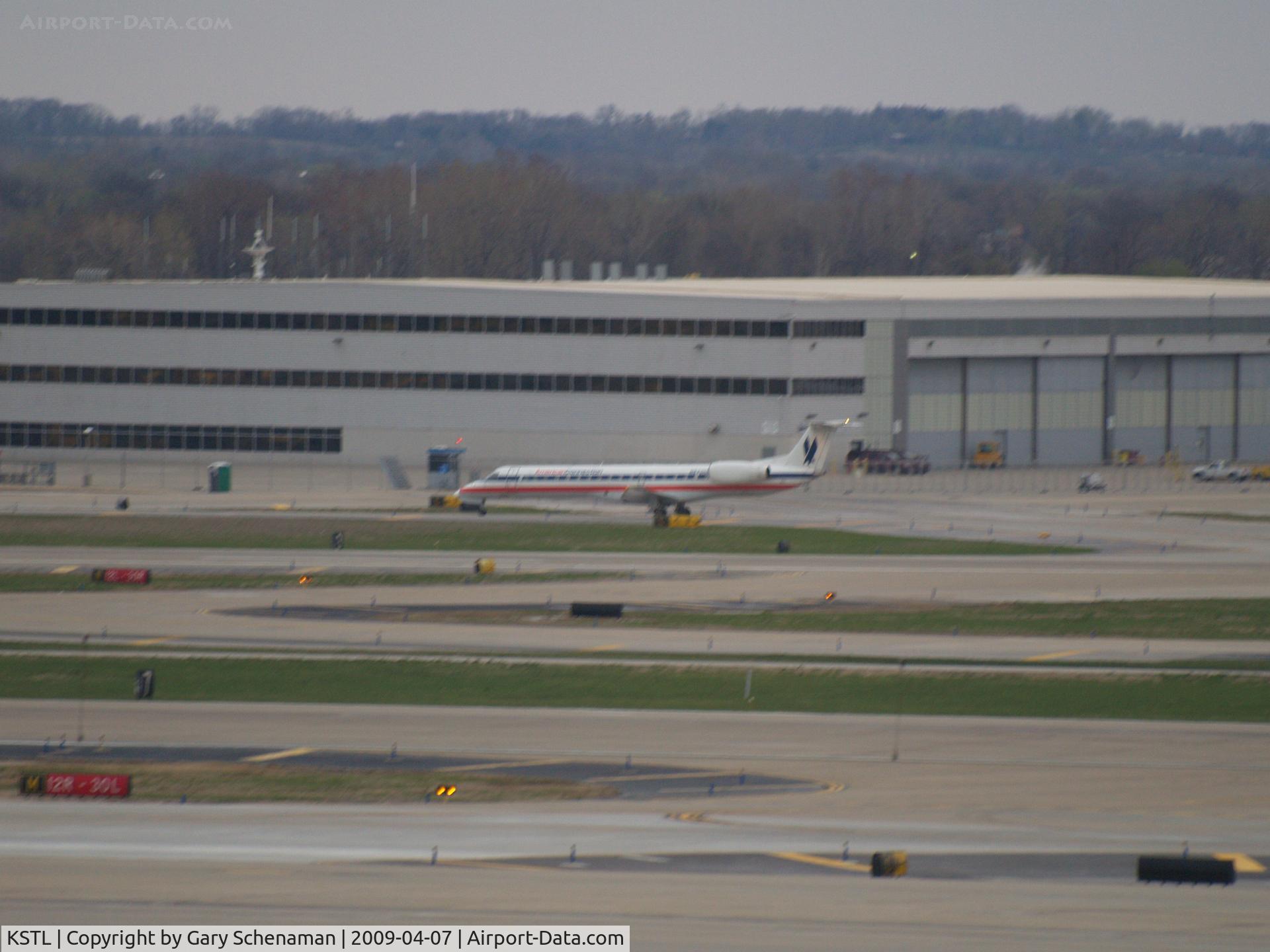 Lambert-st Louis International Airport (STL) - UNKNOWN AT FAR END OF KSTL