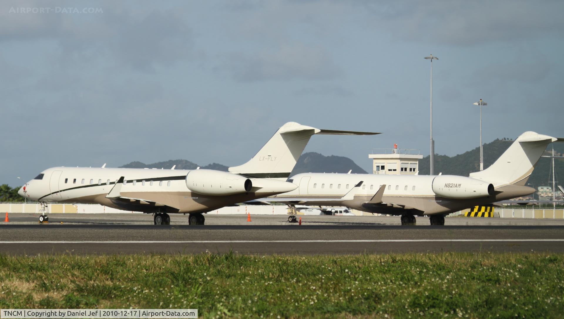 Princess Juliana International Airport, Philipsburg, Sint Maarten Netherlands Antilles (TNCM) - Side by side goes the GLEXES at TNCM 