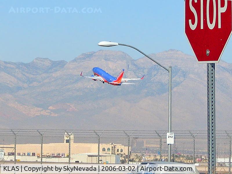 Harry Reid International Airport (LAS) - Stop light?