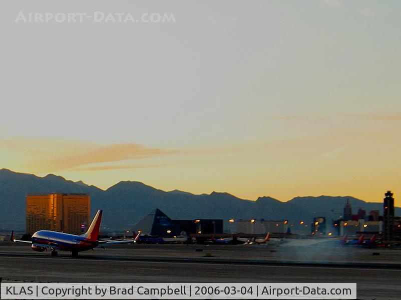 Harry Reid International Airport (LAS) - Southwest Airlines / Time for one more smoker