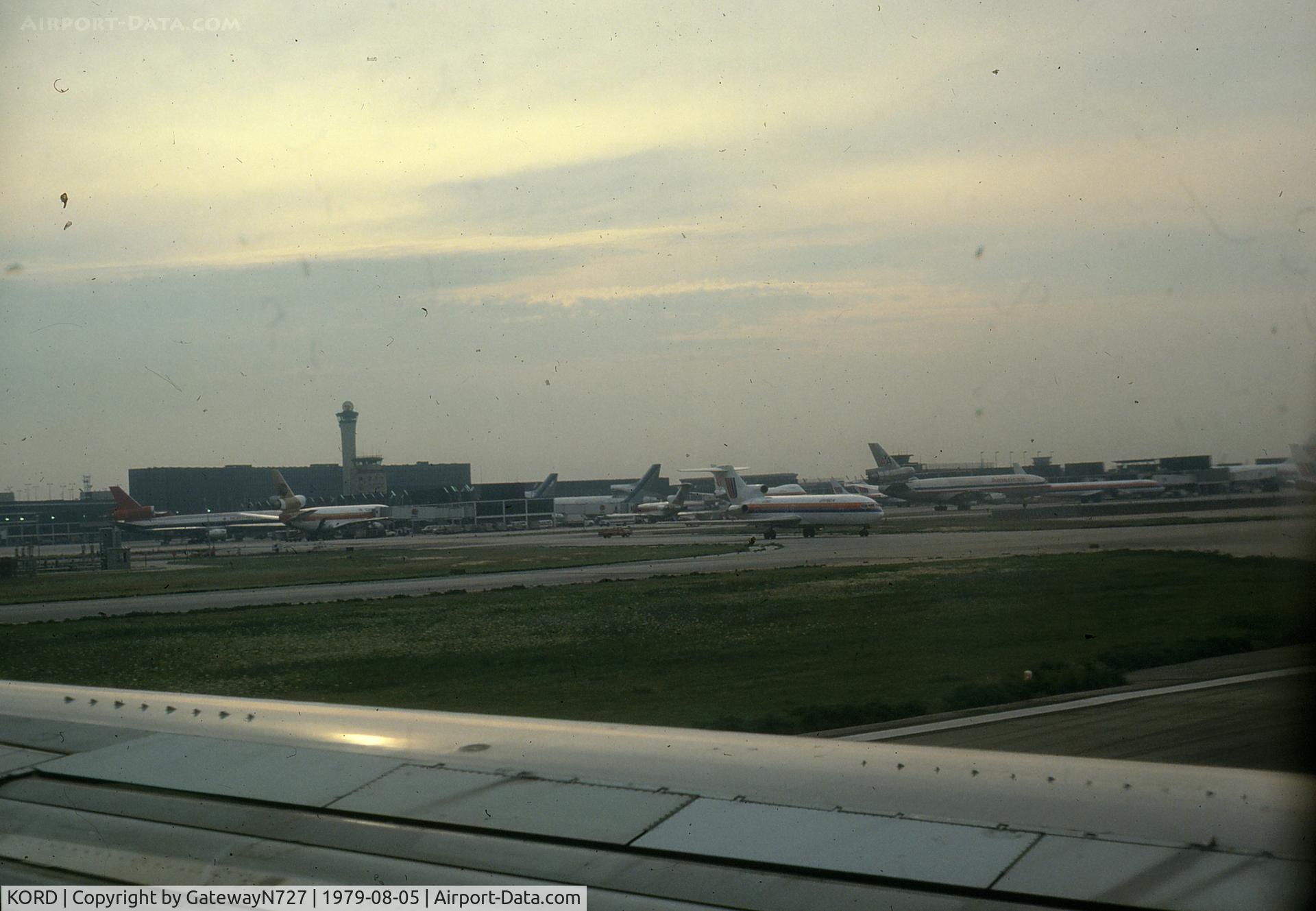 Chicago O'hare International Airport (ORD) - Rolling out on (at the time) 9R. Taken from N9046U.
