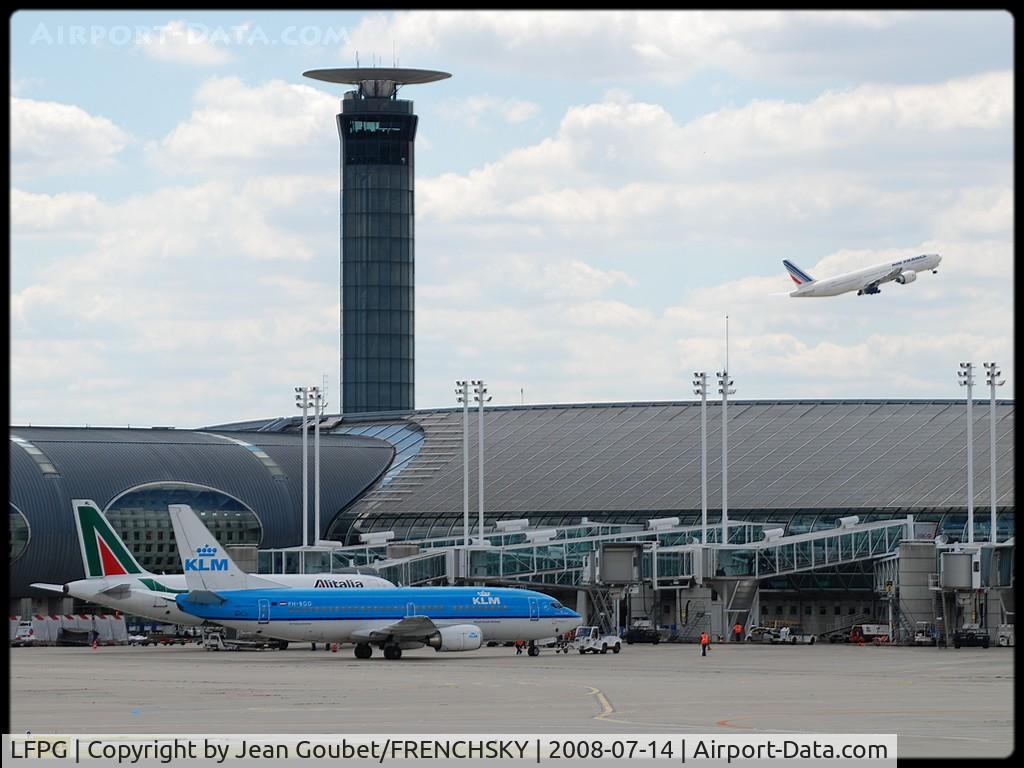 Paris Charles de Gaulle Airport (Roissy Airport), Paris France (LFPG) - parking Golf