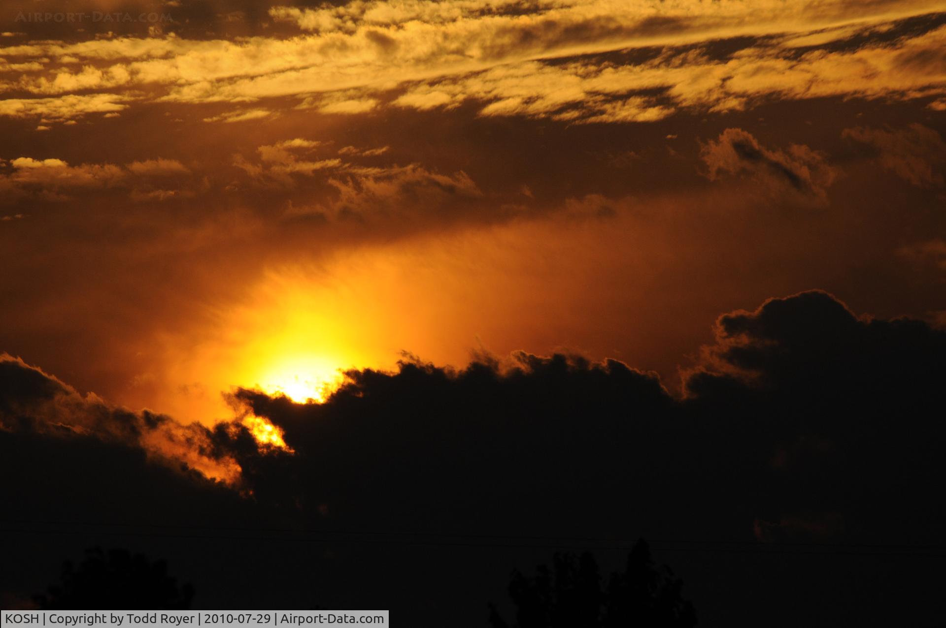Wittman Regional Airport (OSH) - Sunset at Airventure 2010