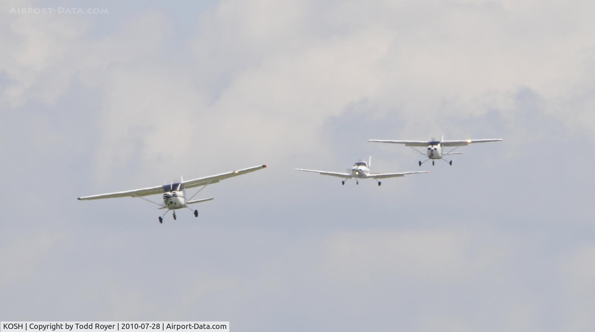 Wittman Regional Airport (OSH) - Minimum seperation approach