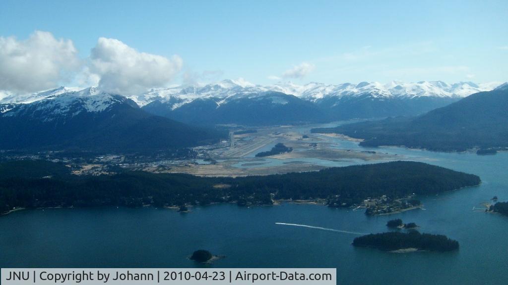 Juneau International Airport (JNU) - Around the MAP Rwy 8 and Pedersen Hill at PAJN.
[Disclaimer: This does not serve as an official briefing or airport information or navigation source.]