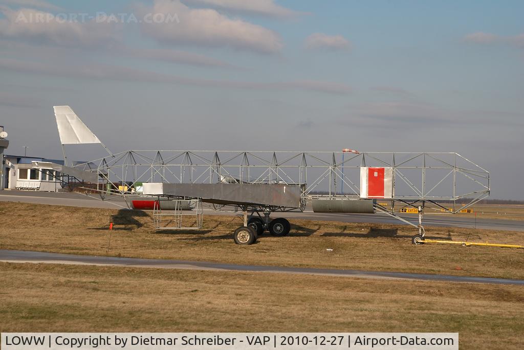 Vienna International Airport, Vienna Austria (LOWW) - Traing 