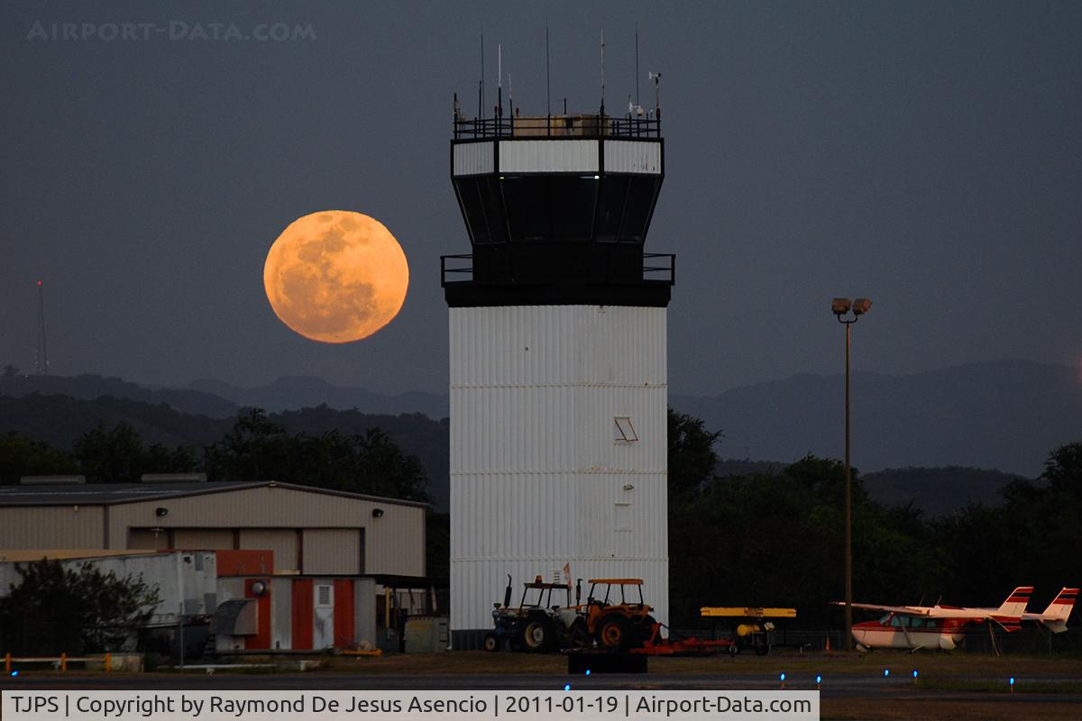 Mercedita Airport, Ponce Puerto Rico (TJPS) - Full Moon Mercedita's Tower...

{Nikon D60+Tamron SP70-300mm VC Di USD}