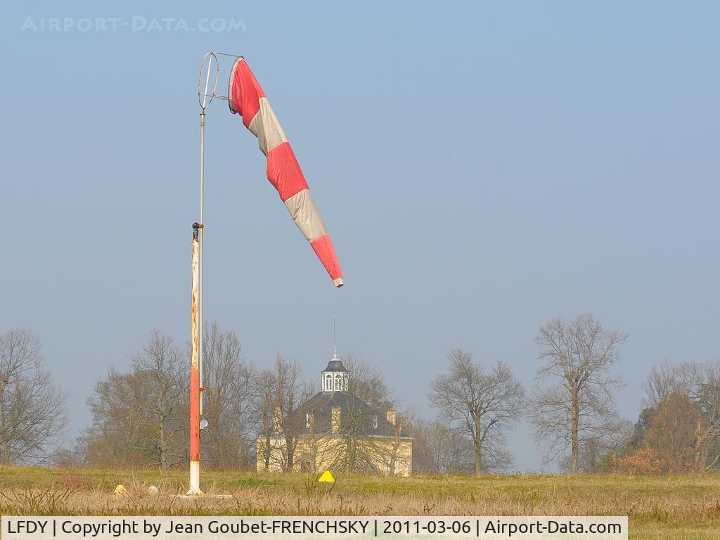 Bordeaux Yvrac Airport, Bordeaux France (LFDY) - Bordeaux Yvrac Aéro Club