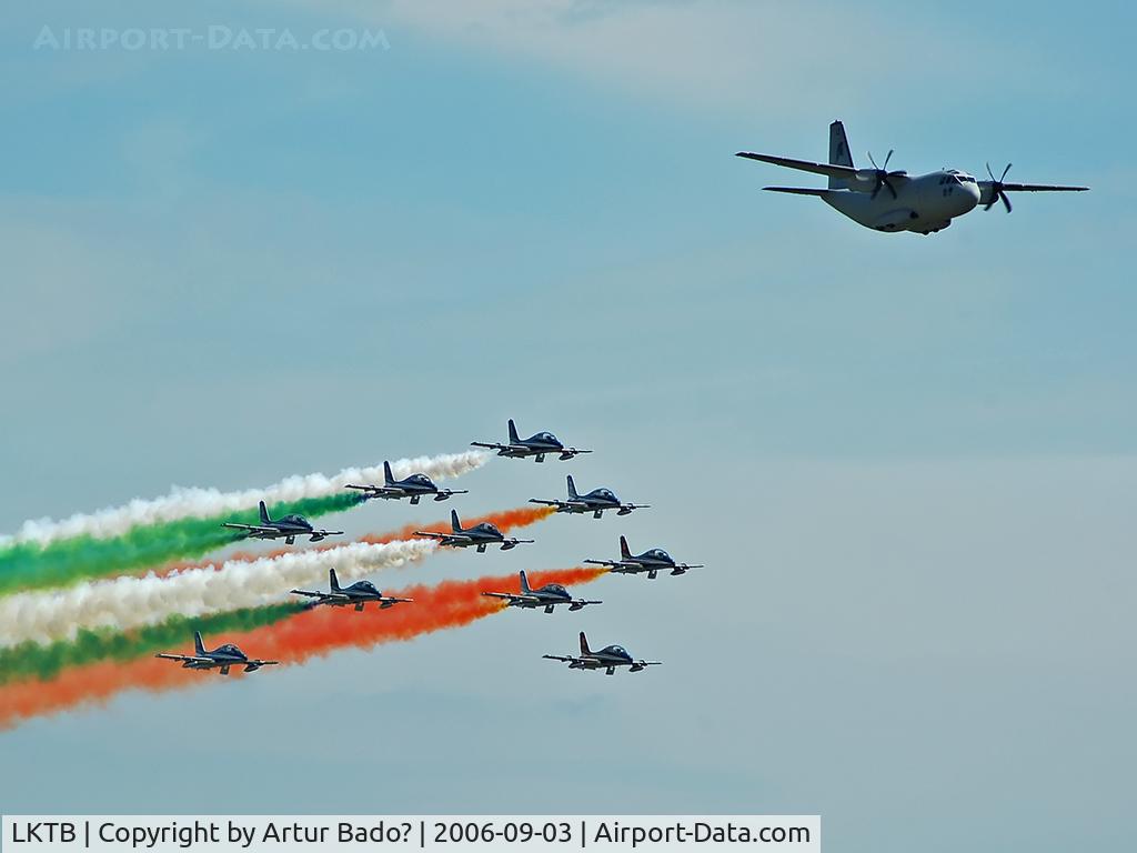 Brno-Tu?any Airport, Brno Czech Republic (LKTB) - trecce tricolori