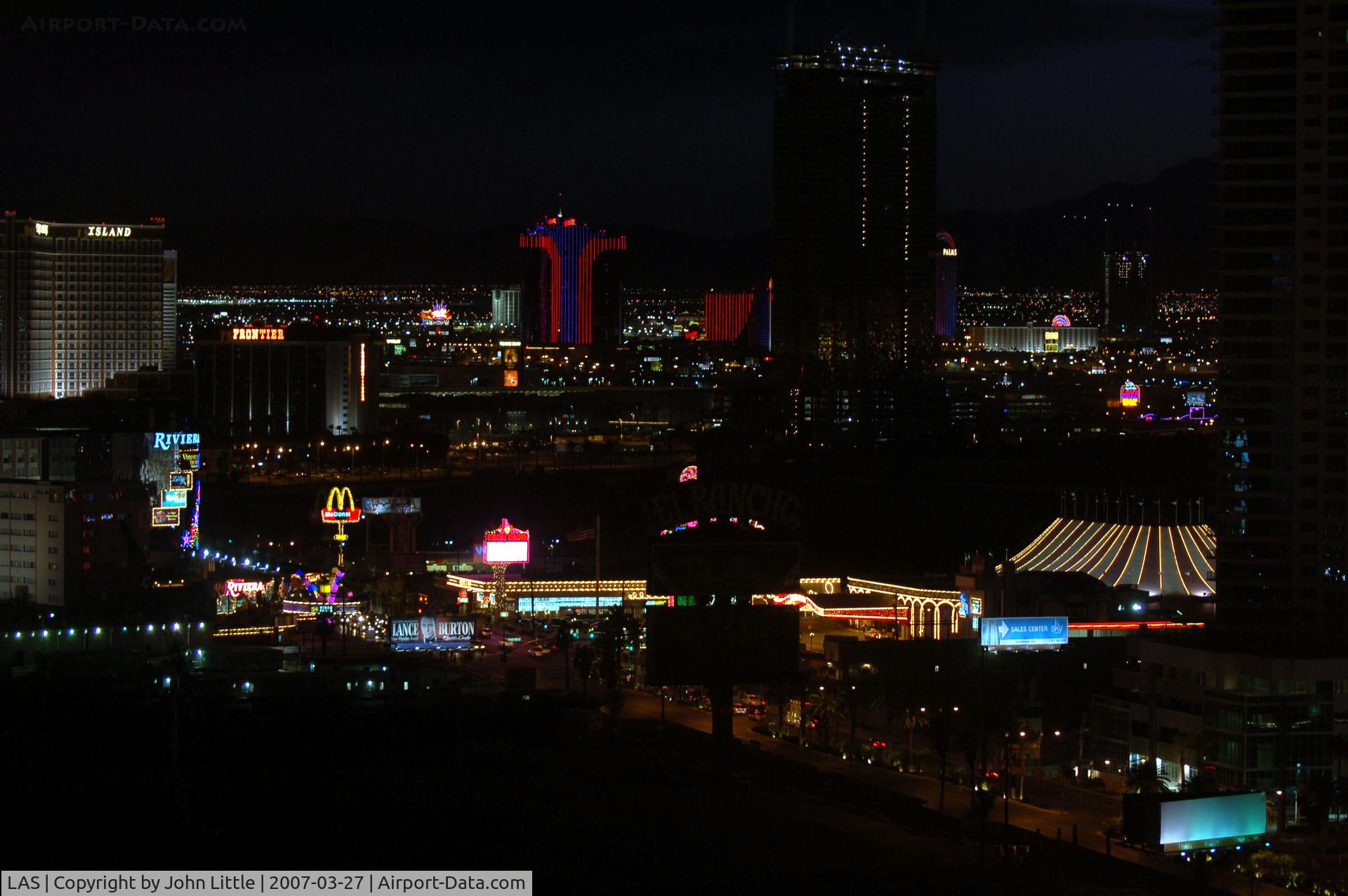 Harry Reid International Airport (LAS) - Hand Held Las Vegas Strip- Good lens Test