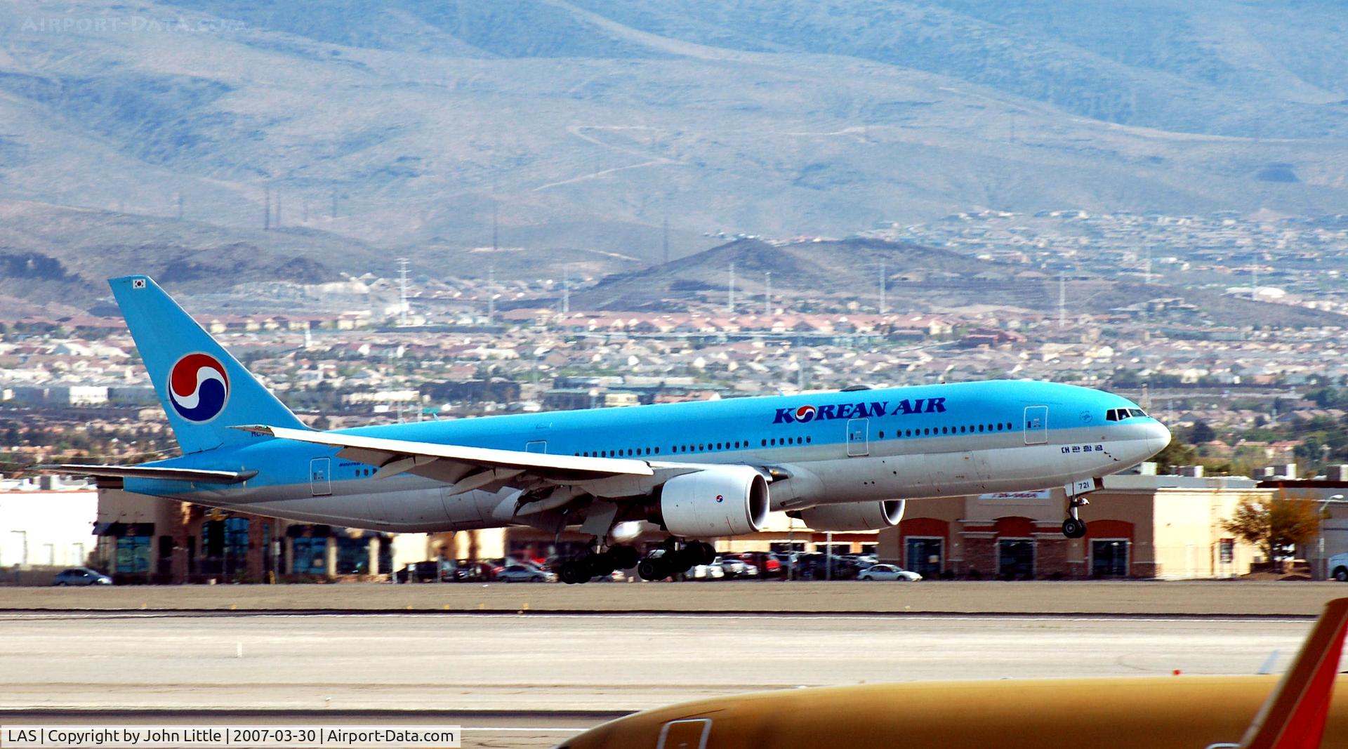 Harry Reid International Airport (LAS) - KAL flight landing McCarran