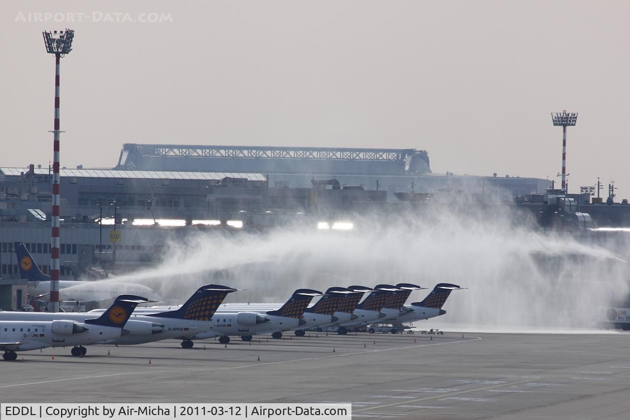 Düsseldorf International Airport, Düsseldorf Germany (EDDL) - Water fountain