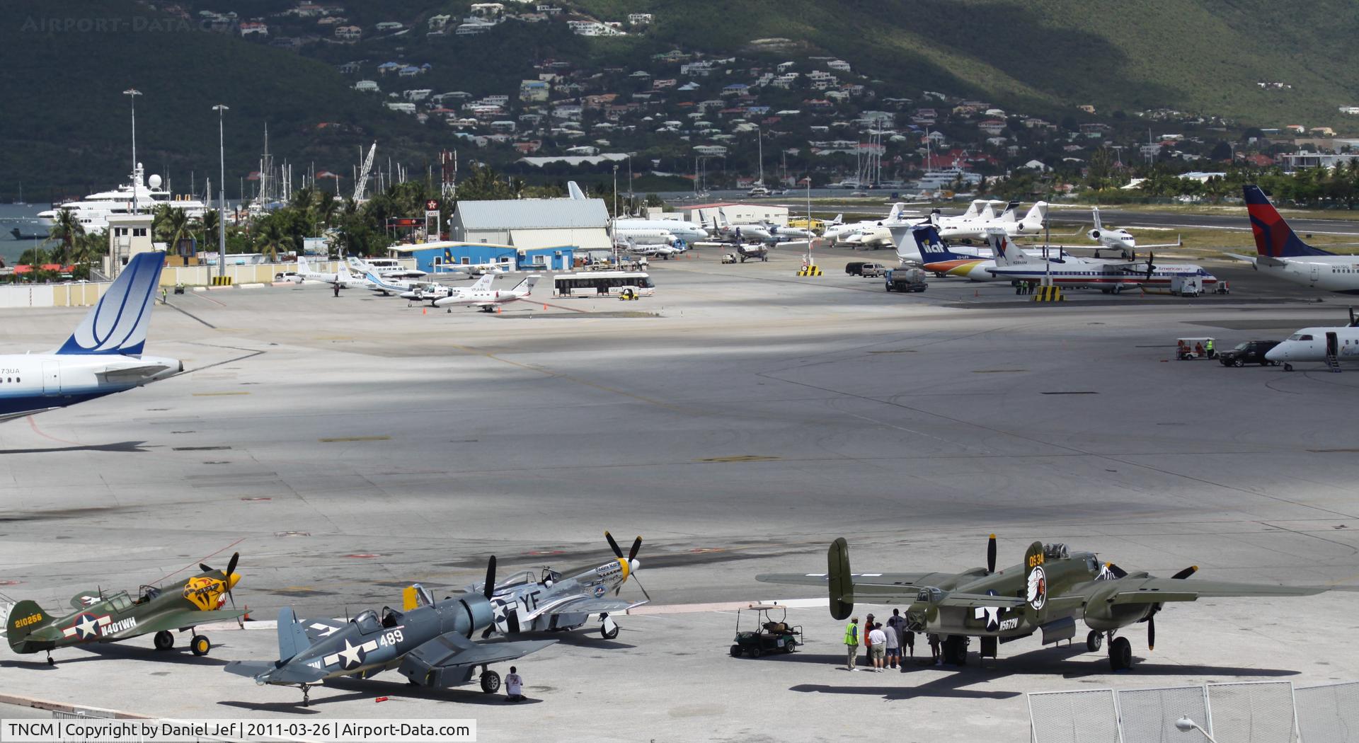Princess Juliana International Airport, Philipsburg, Sint Maarten Netherlands Antilles (TNCM) - Talen flight at TNCM