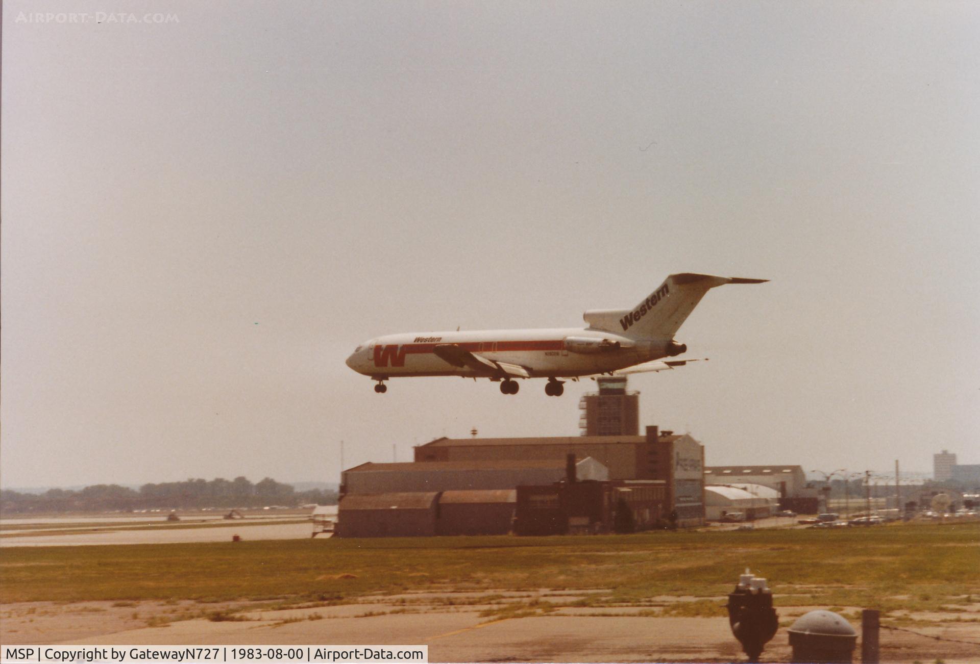 Minneapolis-st Paul Intl/wold-chamberlain Airport (MSP) - Western B727-247 on very short final to rwy 11L. 