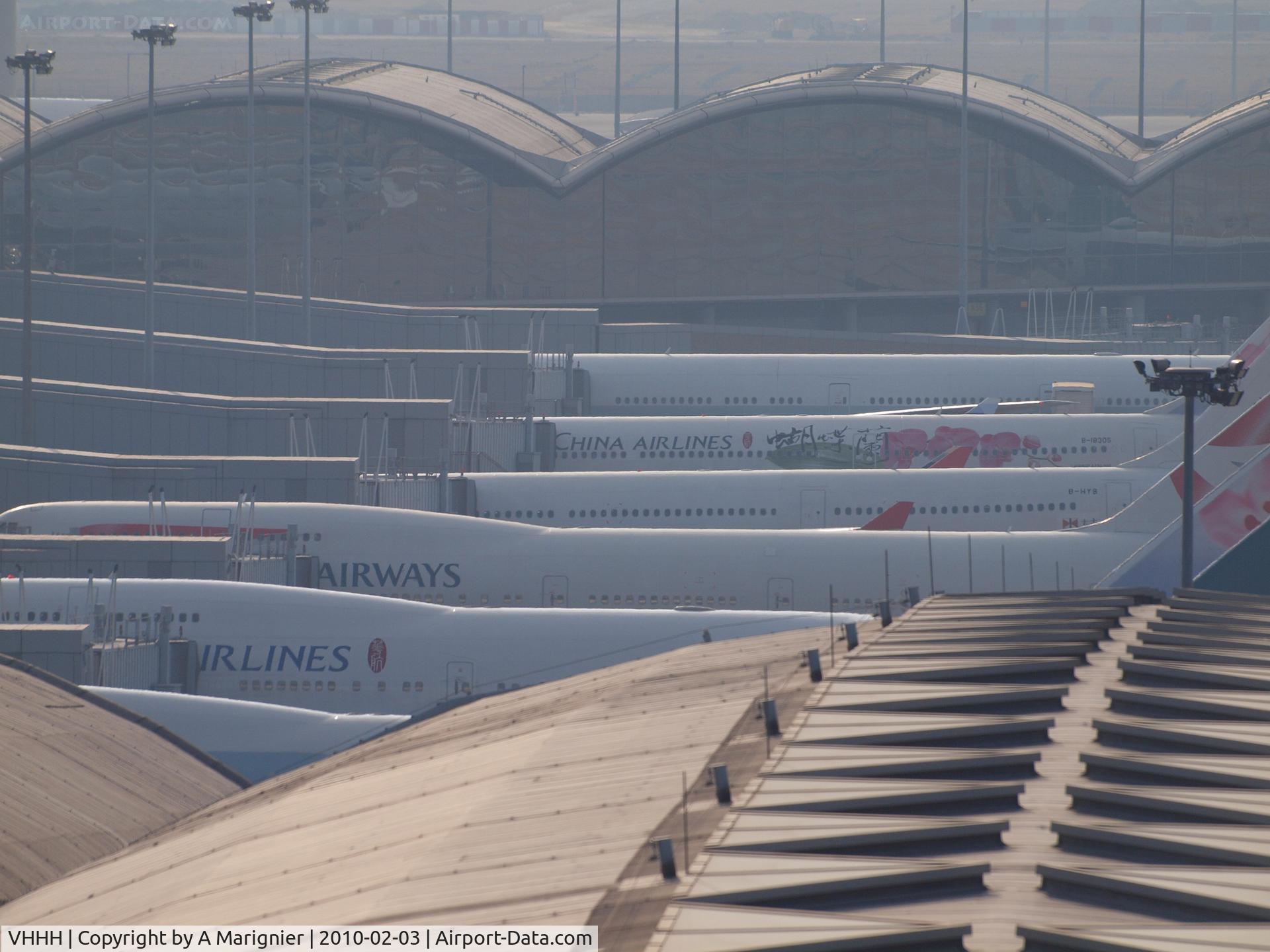 Hong Kong International Airport, Hong Kong Hong Kong (VHHH) - Busy ramp