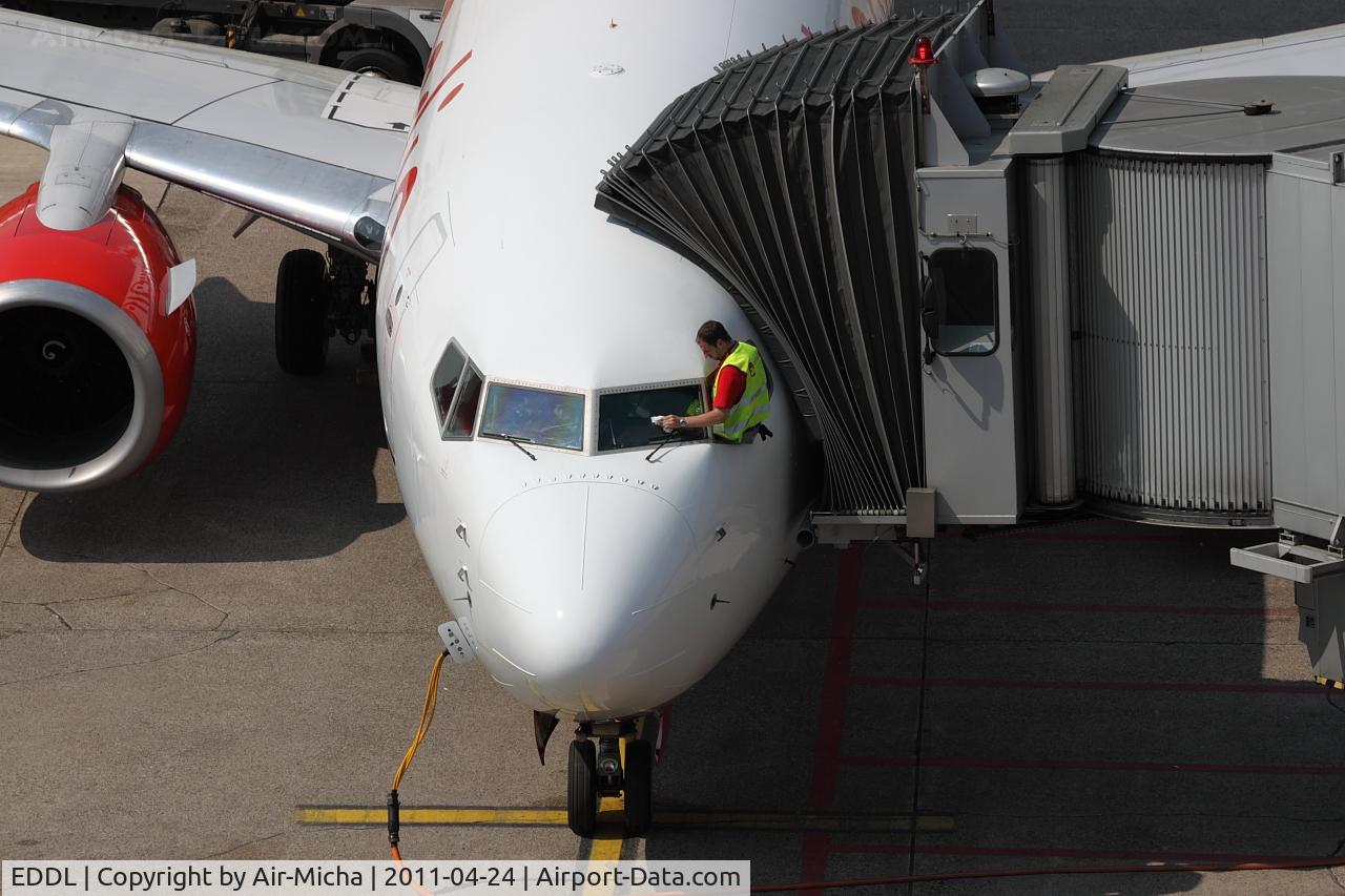 Düsseldorf International Airport, Düsseldorf Germany (EDDL) - Window Cleaner ! ! !