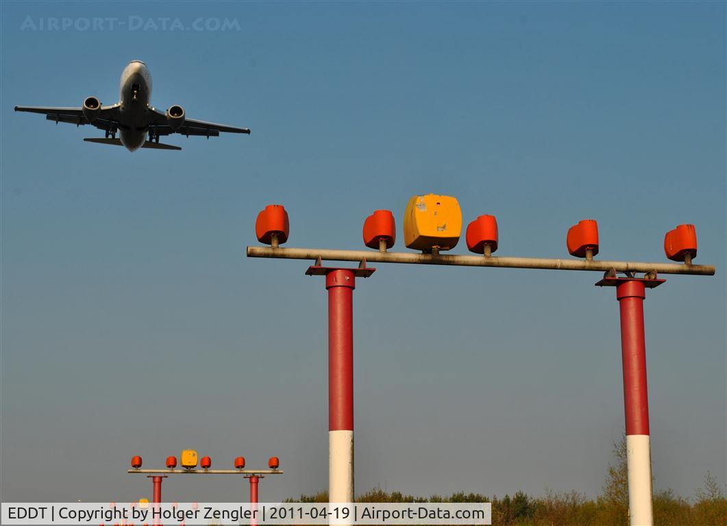 Tegel International Airport (closing in 2011), Berlin Germany (EDDT) - Final approach above Jungfernheide.