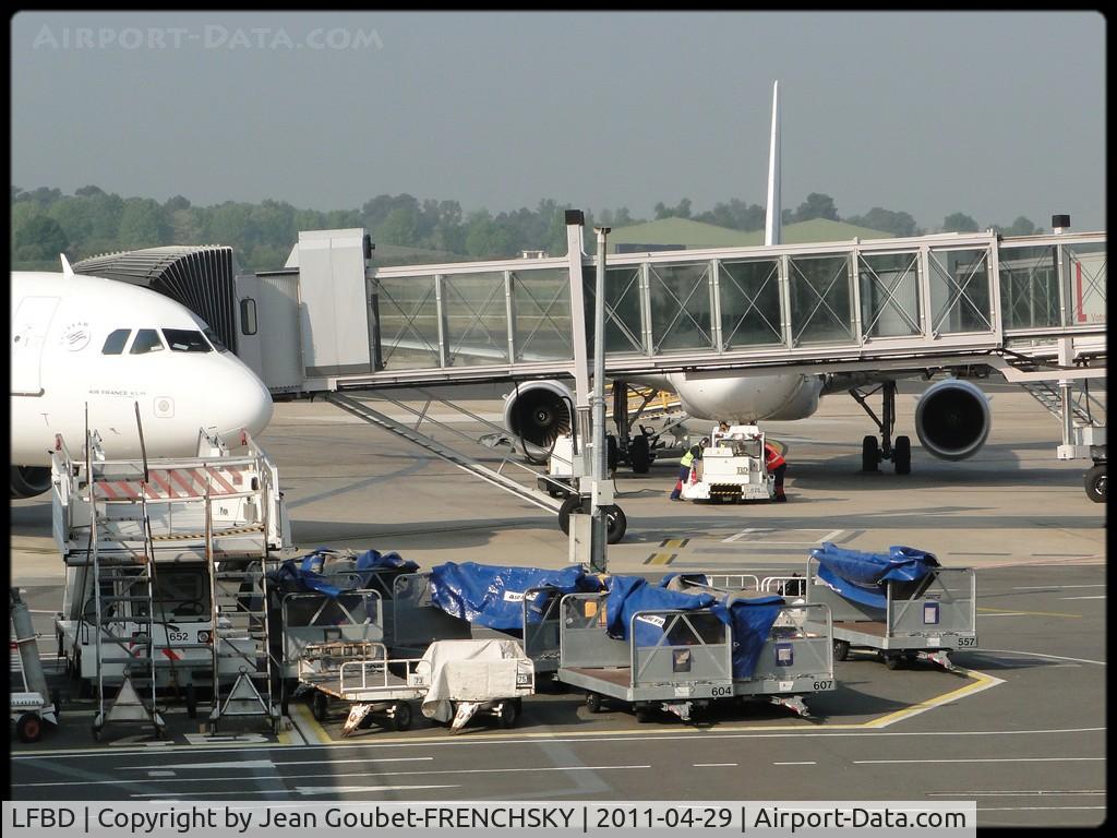 Bordeaux Airport, Merignac Airport France (LFBD) - parking C6