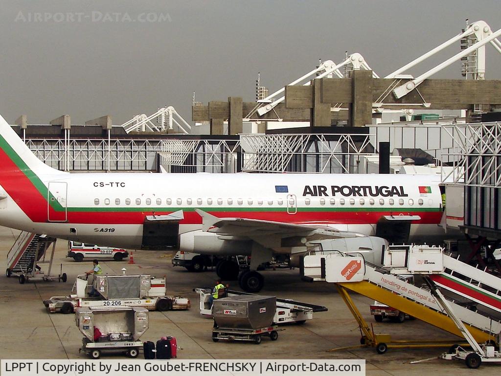 Portela Airport (Lisbon Airport), Portela, Loures (serves Lisbon) Portugal (LPPT) - A319 TAP CS-TTC