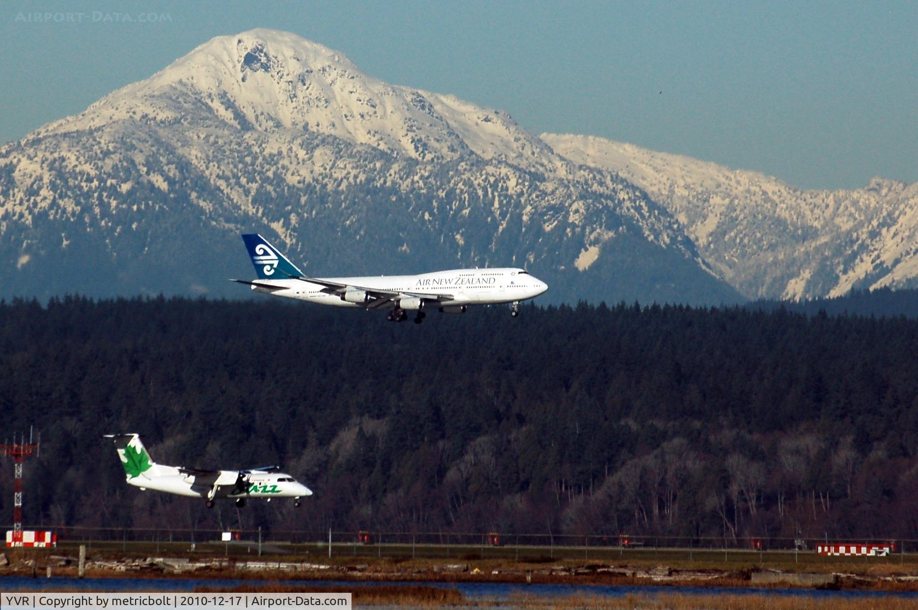 Vancouver International Airport, Vancouver, British Columbia Canada (YVR) - ANZ B747 and Jazz landing