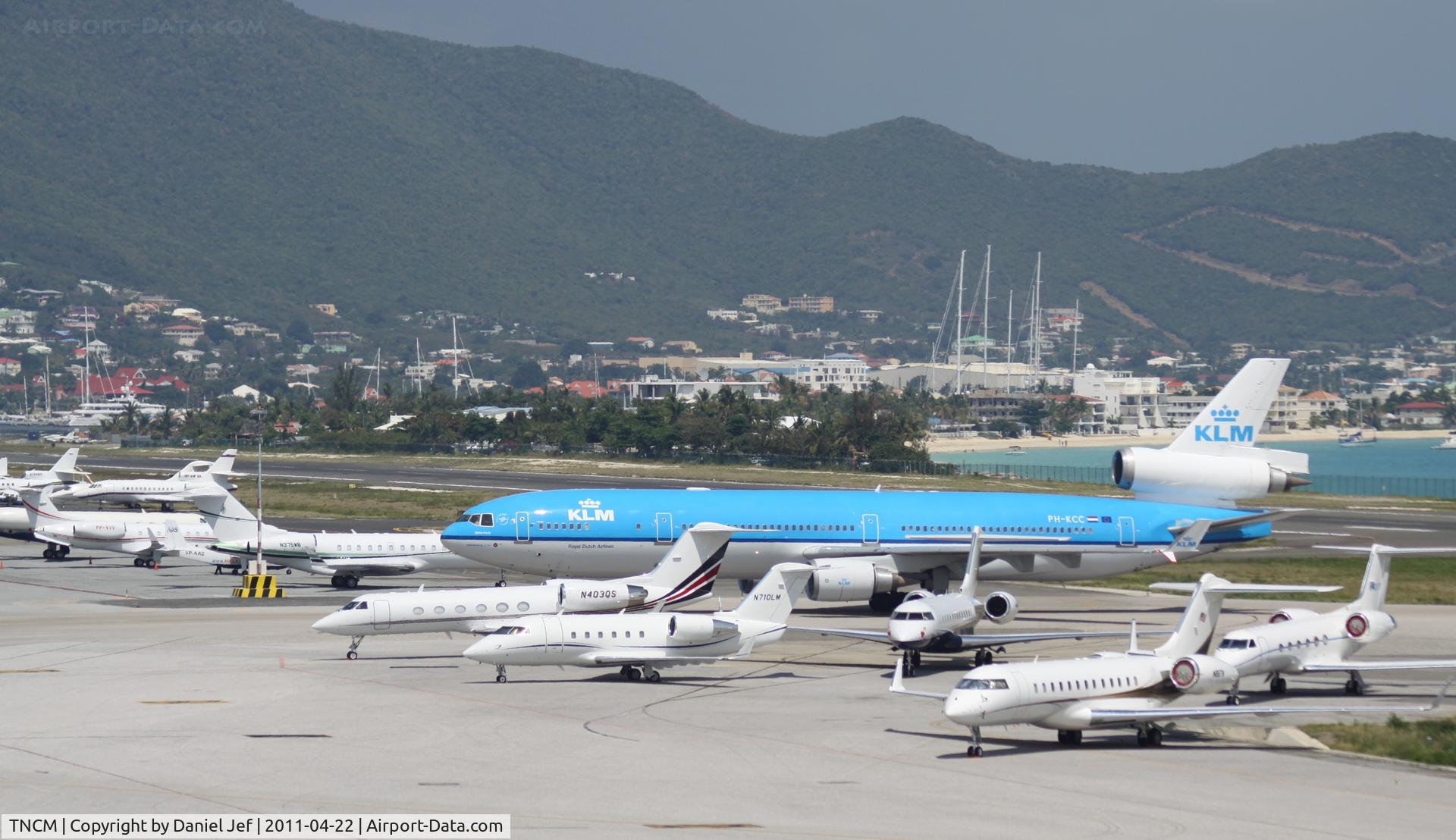 Princess Juliana International Airport, Philipsburg, Sint Maarten Netherlands Antilles (TNCM) - KLM taxing to parking at TNCM