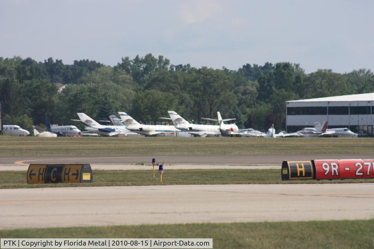 Oakland County International Airport (PTK) - Looking across to light cargo ramp