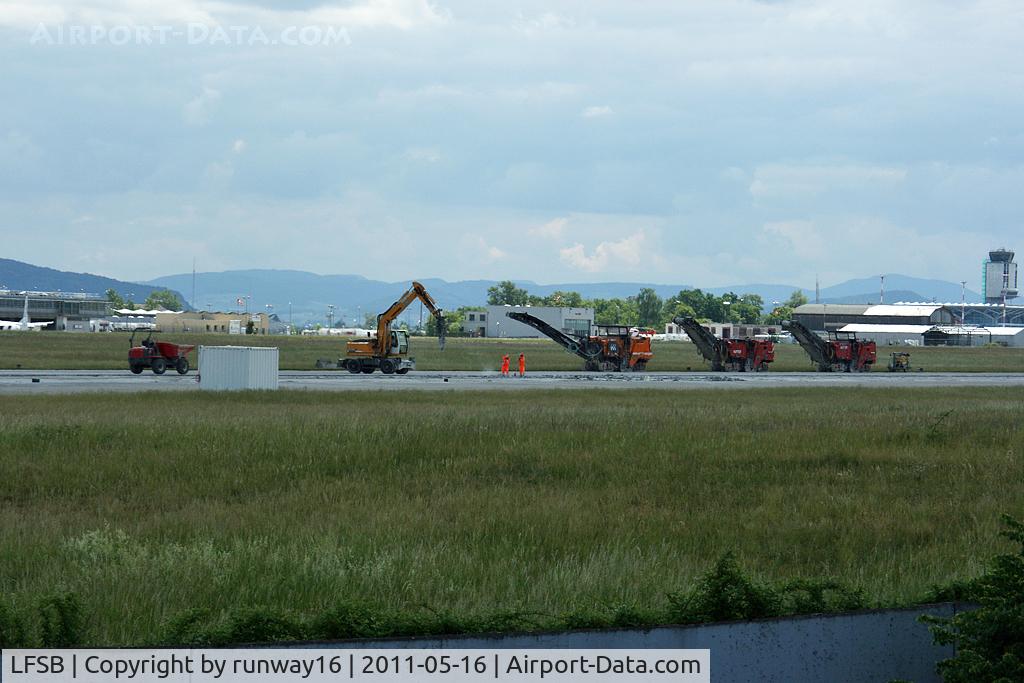 EuroAirport Basel-Mulhouse-Freiburg, Basel (Switzerland), Mulhouse (France) and Freiburg (Germany) France (LFSB) - runway 15/33 will be renewed on a length of 1500 Meters untill end of June 2011