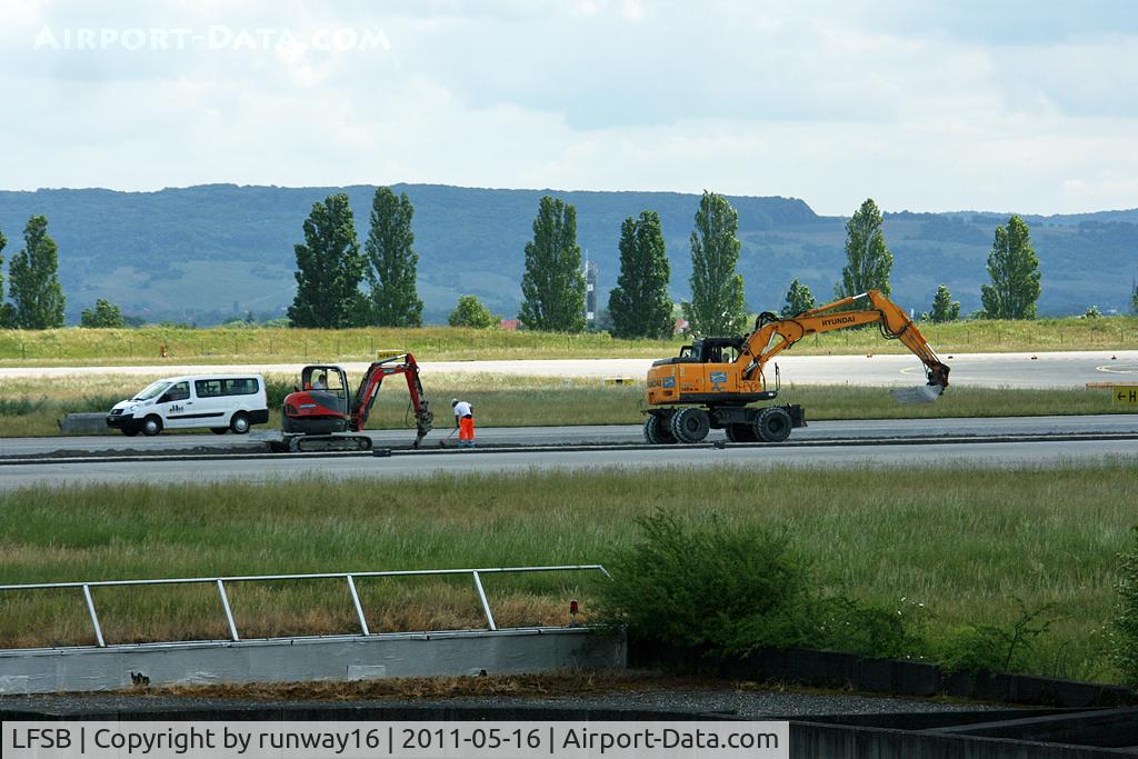 EuroAirport Basel-Mulhouse-Freiburg, Basel (Switzerland), Mulhouse (France) and Freiburg (Germany) France (LFSB) - runway 15/33 will be renewed on a length of 1500 Meters untill end of June 2011