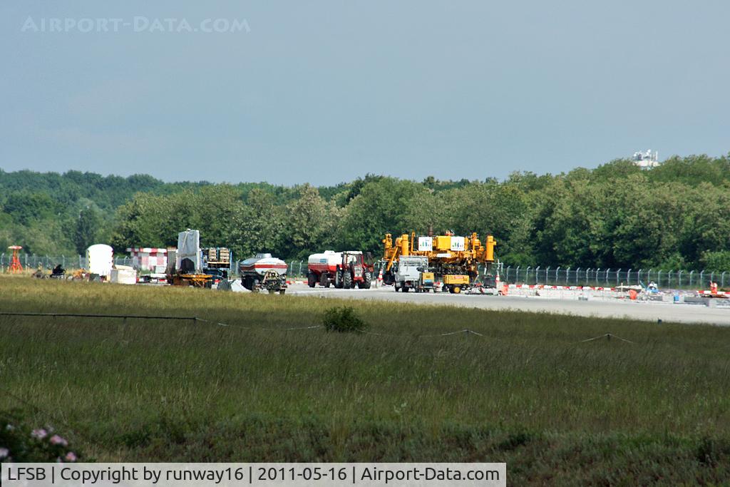 EuroAirport Basel-Mulhouse-Freiburg, Basel (Switzerland), Mulhouse (France) and Freiburg (Germany) France (LFSB) - runway 15/33 will be renewed on a length of 1500 Meters untill end of June 2011