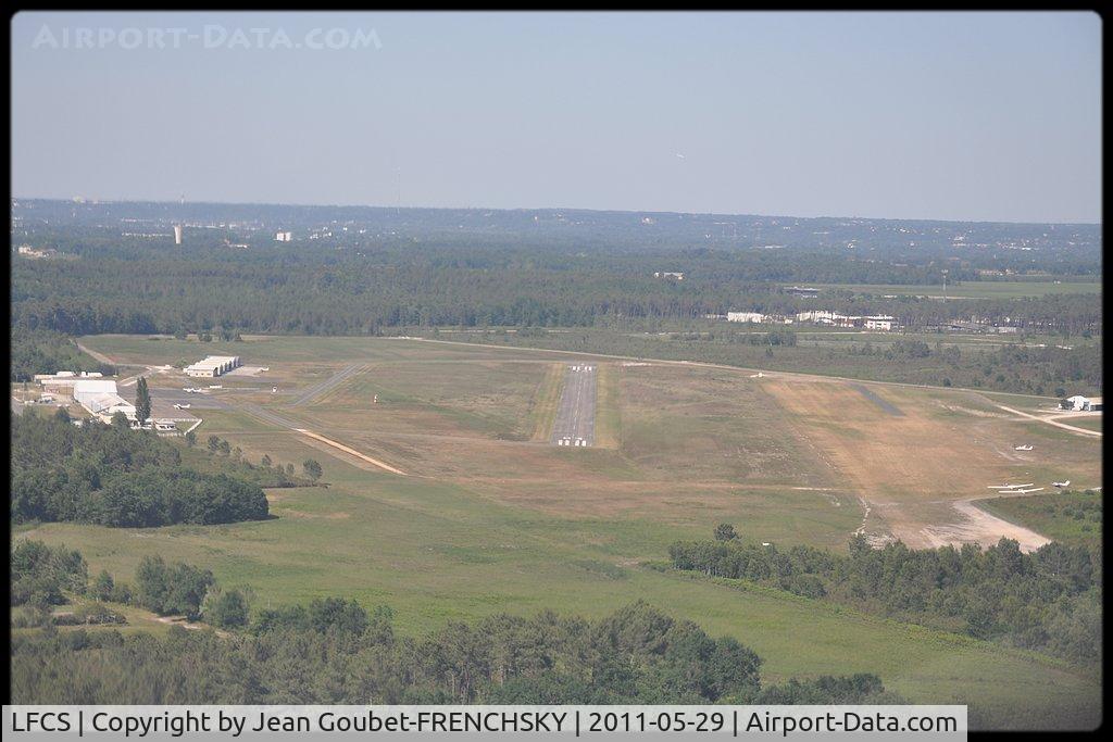 Bordeaux Leognan saucats Airport, Bordeaux France (LFCS) - en longue finale 03