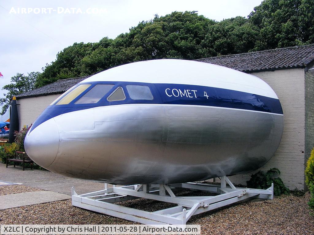 X2LC Airport - DH Comet 2 cockpit built at the same time as the two prototypes and used for structural tests, it was later converted to a simulator and is now fitted with Mk4 instruments. Now preserved at the de Havilland Aircraft Heritage Centre, London Colney