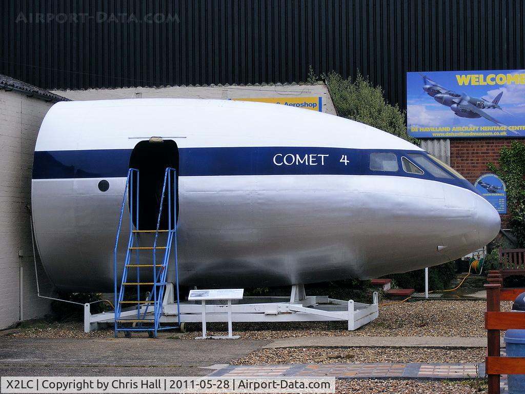 X2LC Airport - DH Comet 2 cockpit built at the same time as the two prototypes and used for structural tests, it was later converted to a simulator and is now fitted with Mk4 instruments. Now preserved at the de Havilland Aircraft Heritage Centre, London Colney