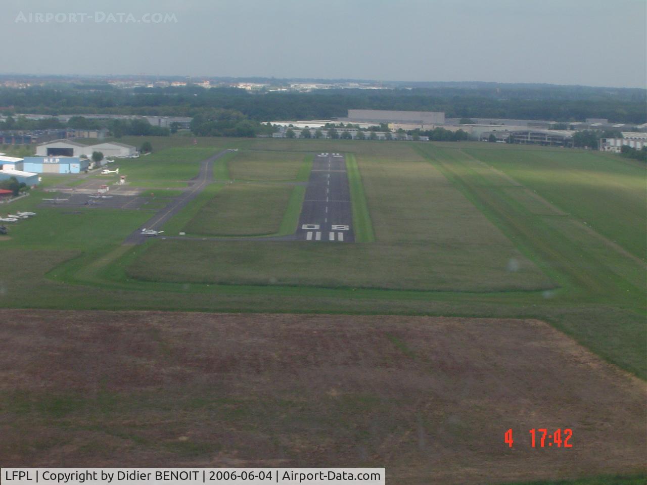 Lognes Emerainville Airport, Lognes France (LFPL) - Finale 08