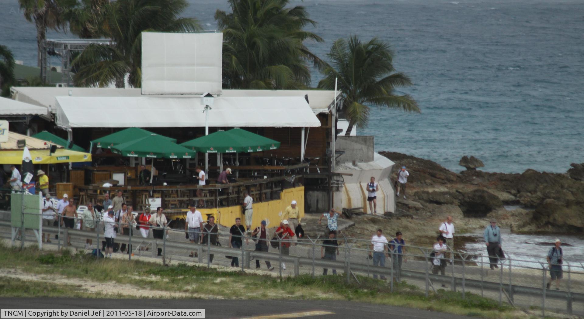 Princess Juliana International Airport, Philipsburg, Sint Maarten Netherlands Antilles (TNCM) - Passengers on the move to board the flight N836D 