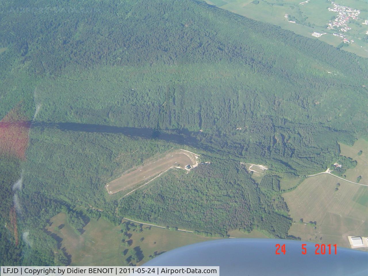 Corlier Airport, Corlier France (LFJD) - Altiport à usage restreint
Montain airfield restricted use