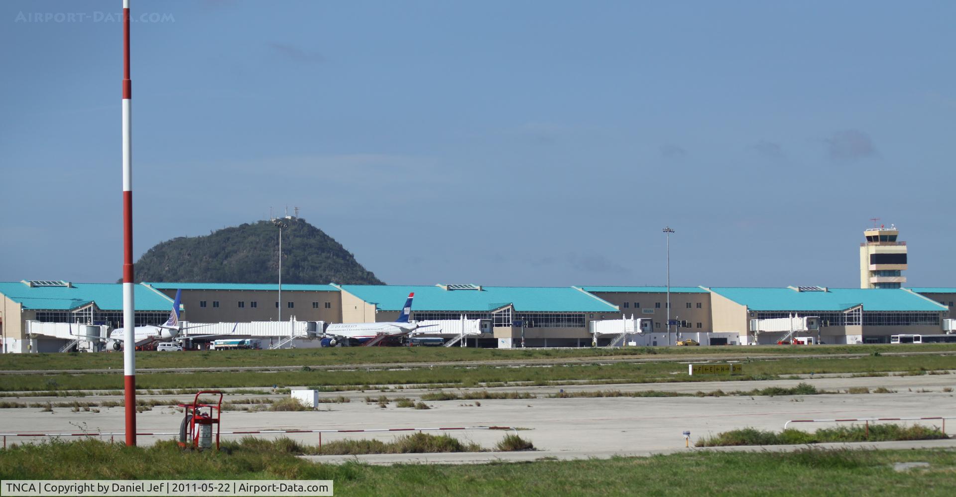 Queen Beatrix International Airport, Oranjestad Aruba (TNCA) - Mian building at TNCA