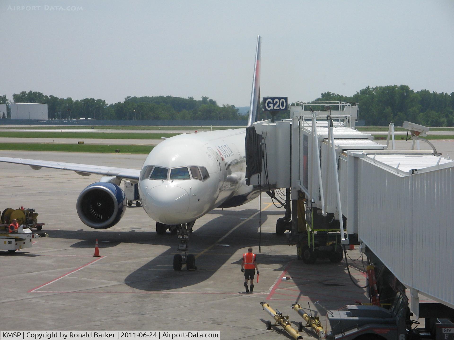 Minneapolis-st Paul Intl/wold-chamberlain Airport (MSP) - Delta flight at Gate G 20